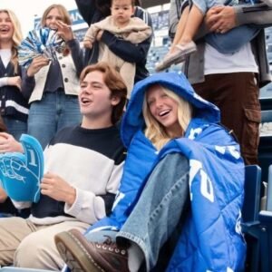 Hooded Stadium Everywhere Blanket with Pocket and Sleeves